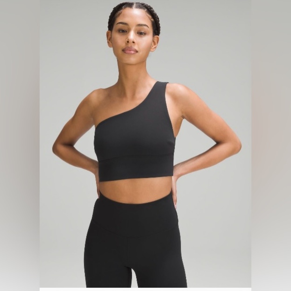 lululemon Align™
Asymmetrical Bra *Light
Support, C/D Cup, Size 6